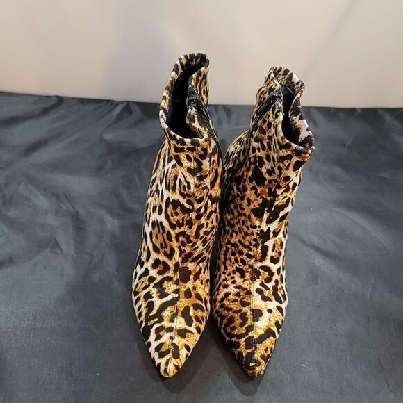 SO ME LEOPARD POINTED TOE SIDE ZIP CLOSURE ANKLE BOOT - Picture 3 of 14